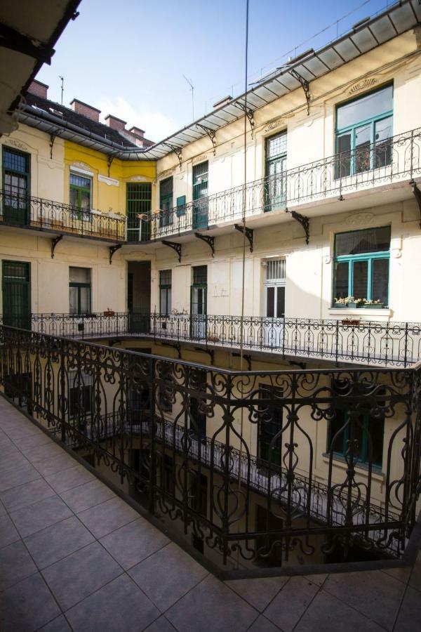 Izabella Vintage Style Apartment Budapest Exterior photo